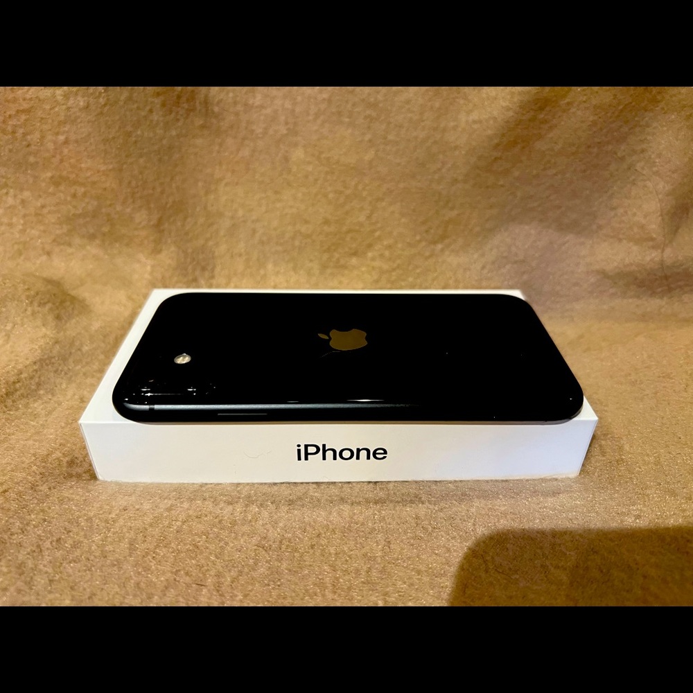 SOLD - iPhone 11 - 128gb unlocked. No scratches or marks